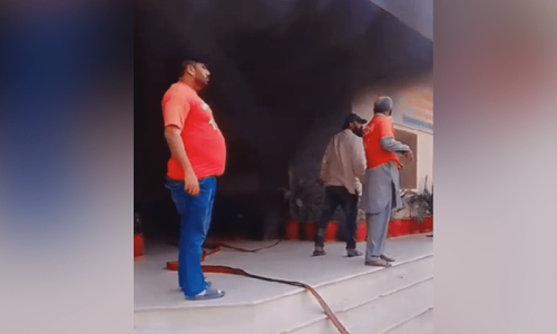 7 suffer burn injuries after fire erupts in govt hospital in Karachi