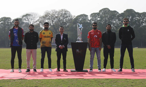 PSL season 9 trophy unveiled in Lahore PSL season 9 trophy unveiled in Lahore