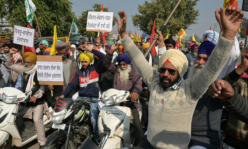 Indian police fire tear gas as protesting farmers march to capital Indian police fire tear gas as protesting farmers march to capital