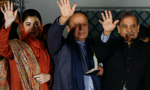 نواز شریف نے وزارت عظمیٰ کیلئے شہباز شریف، وزیر اعلیٰ پنجاب کیلئے مریم نواز کو نامزد کردیا