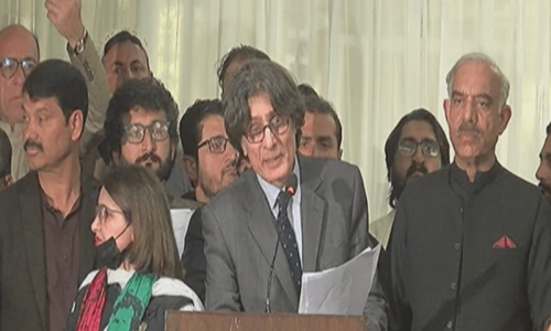 فارم 45 میں جیتنے والے پی ٹی آئی امیدوار فارم 47 میں ہار گئے، ترجمان پی ٹی آئی کا دعویٰ