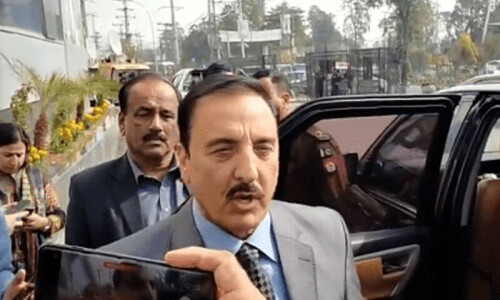 &rsquo;الزامات نظام کو تباہ کرنے کیلئے&lsquo;، کمشنر راولپنڈی کے بیان پر سیاستدانوں، صحافیوں کا ردعمل