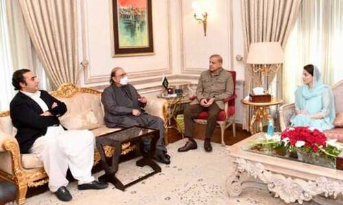 پیپلزپارٹی، مسلم لیگ (ن) اتحادی حکومت کے سیٹ اپ کو حتمی شکل دینے میں تاحال ناکام