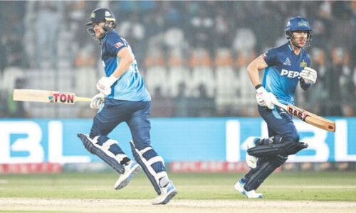 Hendricks, Malan and bowlers shine as Sultans outclass Karachi Kings in Multan Hendricks, Malan and bowlers shine as Sultans outclass Karachi Kings in Multan