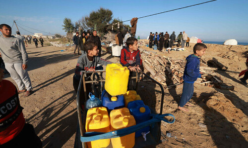 UN blames security collapse as aid deliveries to Gaza dry up