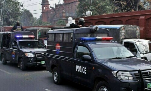 Police kill six ‘robbers’ in head-on strike against street crime in Karachi Police kill six ‘robbers’ in head-on strike against street crime in Karachi