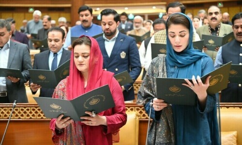 CM-in-waiting Maryam makes parliamentary debut