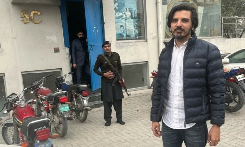 Journalist Asad Toor arrested by FIA in connection with online campaign against superior judiciary: legal team