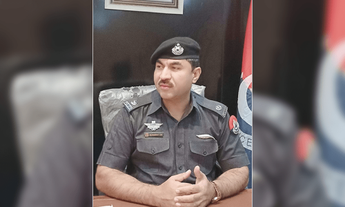 1 cop martyred, 3 injured in exchange of fire with terrorists in Mardan 1 cop martyred, 3 injured in exchange of fire with terrorists in Mardan