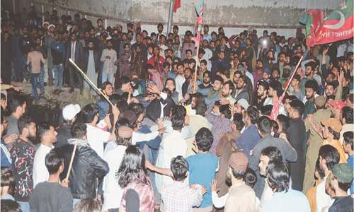 Charged workers of PTI, PPP clash  outside RO office