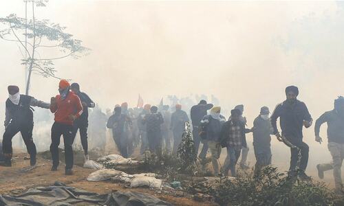 Indian police tear gas farmers demanding higher crop prices