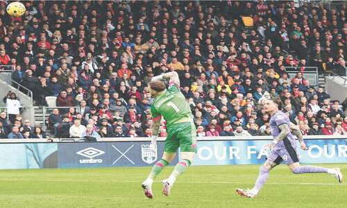 Salah scores  on Liverpool return as Arsenal rout Burnley
