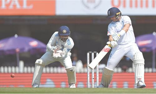 ‘Masterful’ Root rescues England after early wickets ‘Masterful’ Root rescues England after early wickets