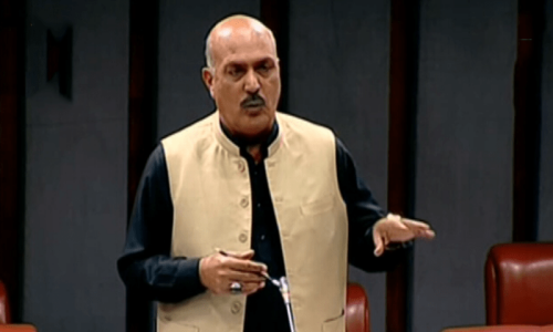 Senator withdraws resolution to ban social media