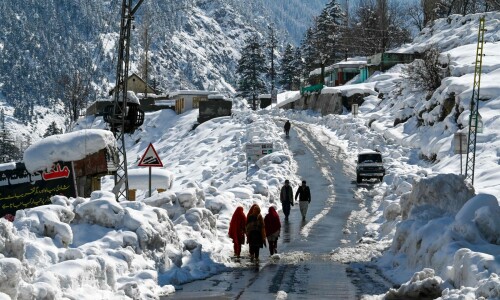 One killed as snow, landslide bring life to standstill in GB One killed as snow, landslide bring life to standstill in GB