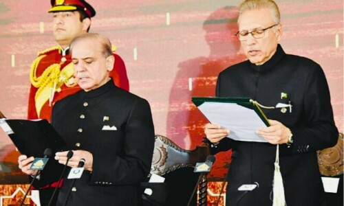 شہباز شریف کی کمزور مخلوط حکومت کو کن چیلنجز کا سامنا ہے؟