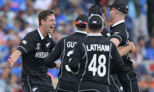 New Zealand restrict Australian chase with top four wickets New Zealand restrict Australian chase with top four wickets