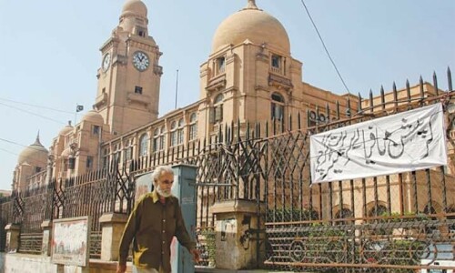 Hundreds of &lsquo;ghost&rsquo; workers detected at LG dept, KMC