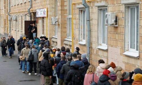 &lsquo;Noon against Putin&rsquo;: Thousands of Russians turn out to fulfil Navalny&rsquo;s last wish