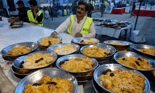 Consumers in Karachi left at retailers’ mercy in Ramazan Consumers in Karachi left at retailers’ mercy in Ramazan