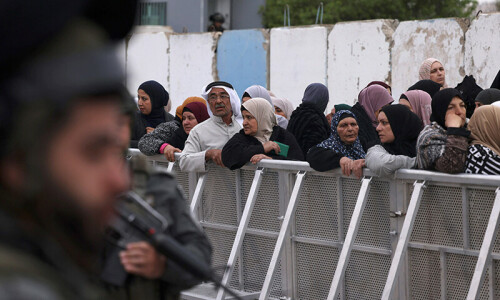 PHOTOS: 125,000 Palestinian worshippers perform prayers at Al-Aqsa Mosque PHOTOS: 125,000 Palestinian worshippers perform prayers at Al-Aqsa Mosque