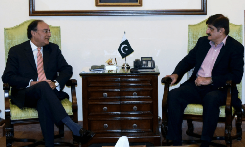 Aurangzeb assures Sindh CM of addressing  issue of &lsquo;at source&rsquo; tax deduction