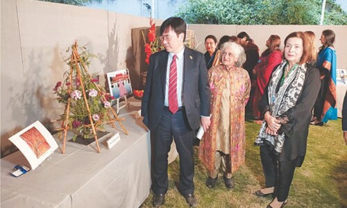 Exhibition of Japanese sweets and floral art opens