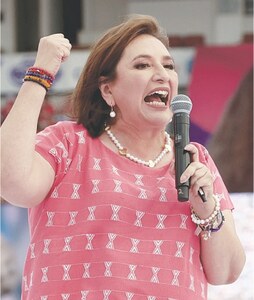 Mexico election race heats up as two women vie for presidency