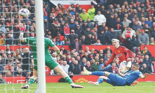 United sink Everton to boost top four bid in Premier League