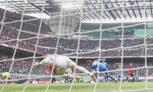 Pulisic shoots Milan second as Juve held by Atalanta