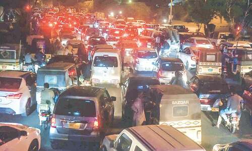 Karachi faces severe traffic jams on eve of Ramazan