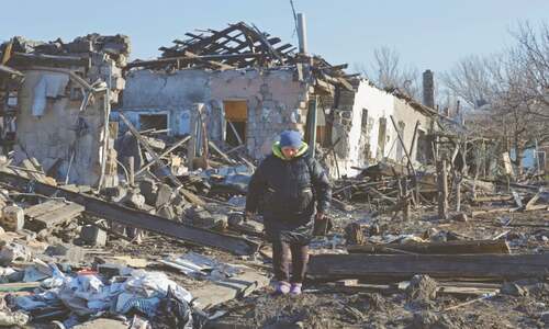 Anti-Kremlin fighters launch cross-border attacks into Russia