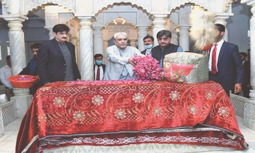President flies to Garhi to pay respects to Bhuttos