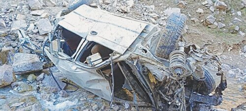 Three die as van veers off road in Kohistan