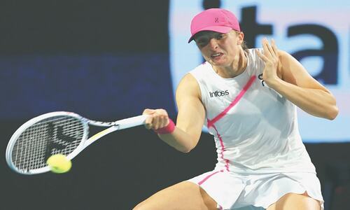 Swiatek, Gauff stunned in Miami; Alcaraz and Zverev advance