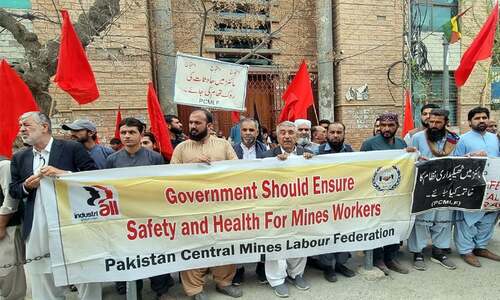Miners stage protest against govt in Quetta