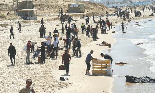 18 Gazans die trying to collect airdropped aid