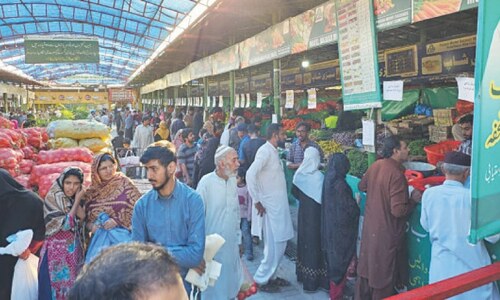Model bazaar, open market price differential irks shoppers in Lahore