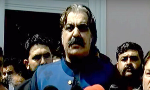 ہماری مخصوص نشستوں پر کسی اور کو ناجائز طور پر حلف لینے نہیں دیں گے، وزیراعلیٰ خیبرپختونخوا