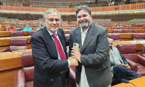 سینیٹ کی 19 نشستوں پر پولنگ، اسحٰق ڈار، فیصل واڈا اور وزیر خزانہ اورنگزیب کامیاب