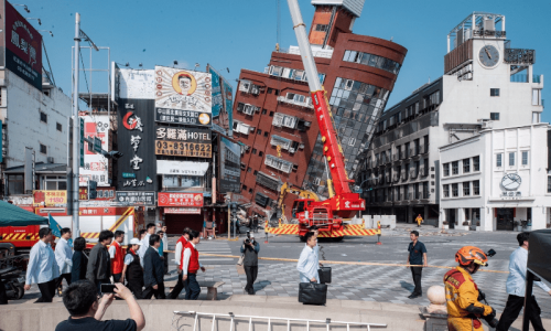 Helicopter plucks miners to safety as Taiwan searches for missing after quake Helicopter plucks miners to safety as Taiwan searches for missing after quake
