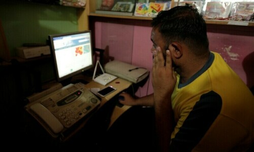 Internet services suffer brief disruption in Pakistan