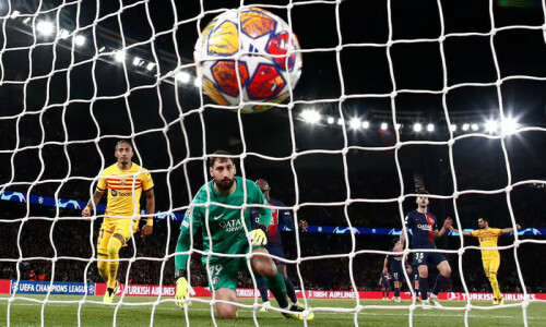 Raphinha scores twice to help Barca fight back and win at PSG Raphinha scores twice to help Barca fight back and win at PSG