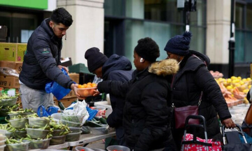UK growth uptick fuels hopes of recession exit