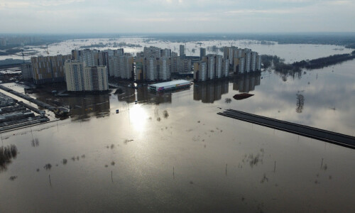 Thousands evacuated from flood-hit Russian city Thousands evacuated from flood-hit Russian city