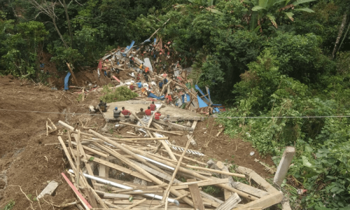 19 killed, two missing after Indonesia landslide 19 killed, two missing after Indonesia landslide