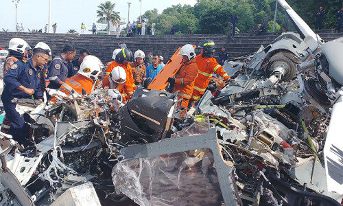 10 killed as two Malaysian military choppers collide