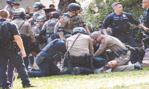 Pro-Palestinian US campus protests grow as police start crackdown Pro-Palestinian US campus protests grow as police start crackdown