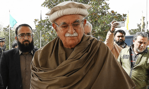 Quetta court suspends Mehmood Achakzai&rsquo;s arrest warrant