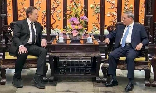Tesla CEO Musk meets China&rsquo;s number two official in Beijing